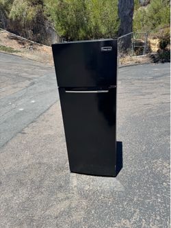 Refrigerator Household mini fridge freezer 7.3 cubics (free local delivery)