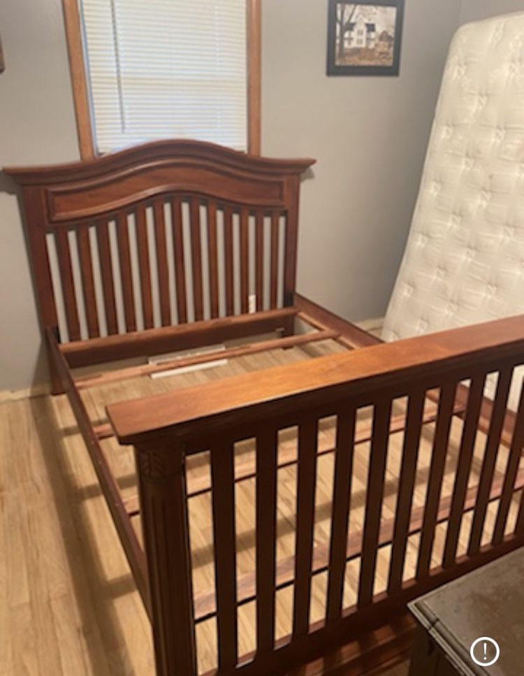 Heritage Crib That Changes And Dresser To Match