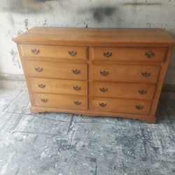 DRESSER