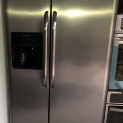 Frigidaire Stainless Side By Side Fridge 