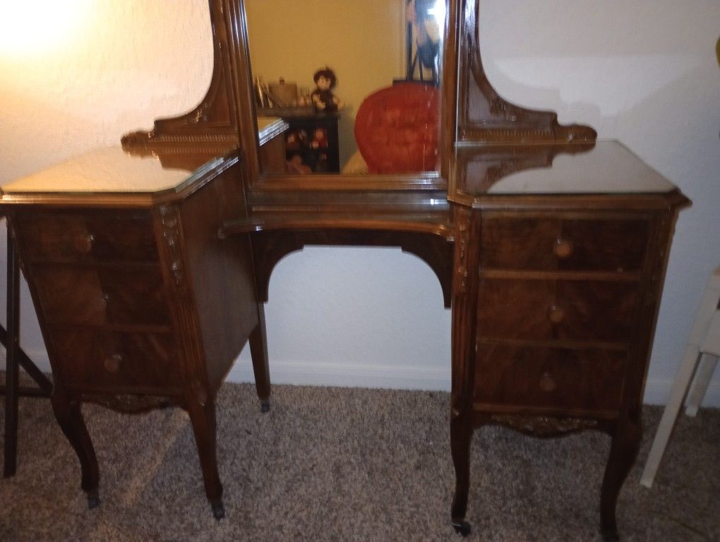 Beautiful 1920s Walnut Vanity From Robert Keith