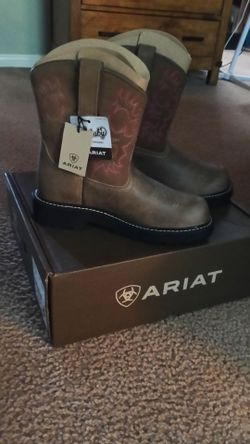 Women's Ariat cowgirl boots