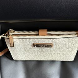 Michael Kors Wristlet