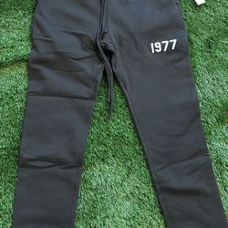1977 essentials sweatpants brand new size medium