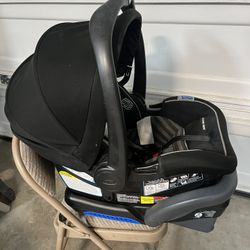 Graco 3 And 1 Stroller With Car Seat And Base. 