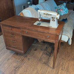 Singer Model 500A Hiding Sewing Machine 