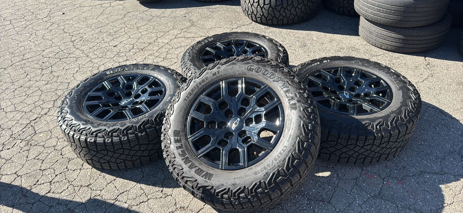 WHEELS OEM 18” STOCK CHEVY 6x5.5 for Sale in La Habra Heights, CA - OfferUp