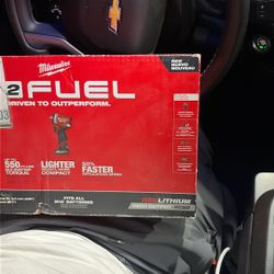 Milwaukee M12 FUEL 12V Li-Ion Brushless Cordless Stubby 3/8 in. Impact Wrench Kit w/(1) 5.0 Ah High Output Battery