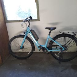 Trek 2 Low Step E-bike.              Azure Blue, Low Mileage. Like New. One Owner.