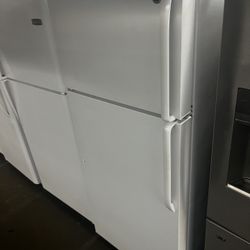 Ge Top Freezer Apartment Size Refrigerator In White 