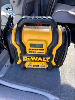 DeWALT Portable Power Station / Jump Starter