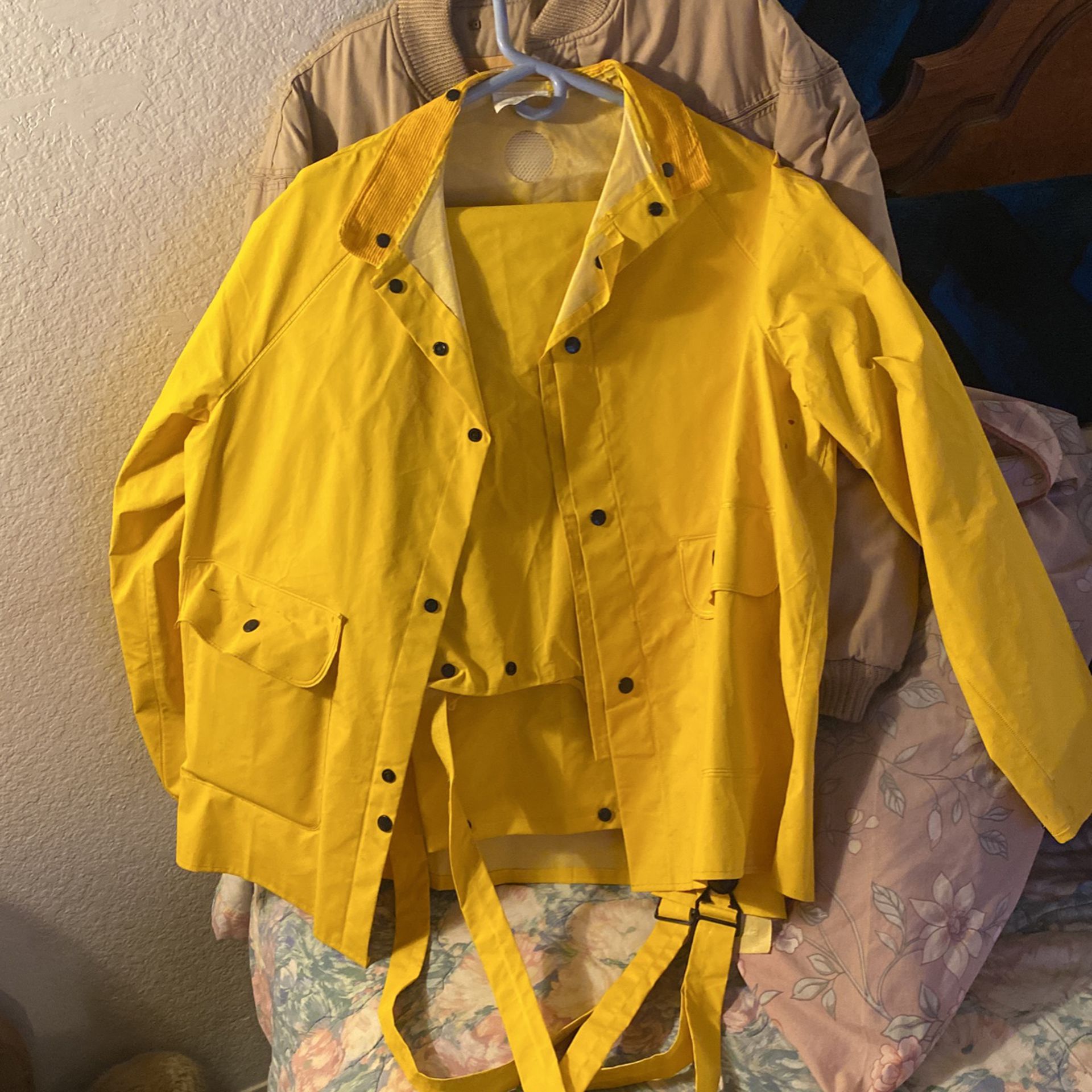 Two piece medium rain suit western safety