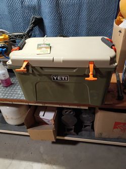 BRAND NEW YETI TUNDRA 35 COOLER for Sale in Stockton, CA - OfferUp