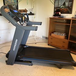 Like New Horizon 7.4 AT Health Club Quality Treadmill