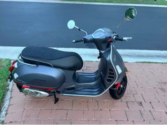 2022 Vespa 300 impeccable low miles 1k. Free delivery