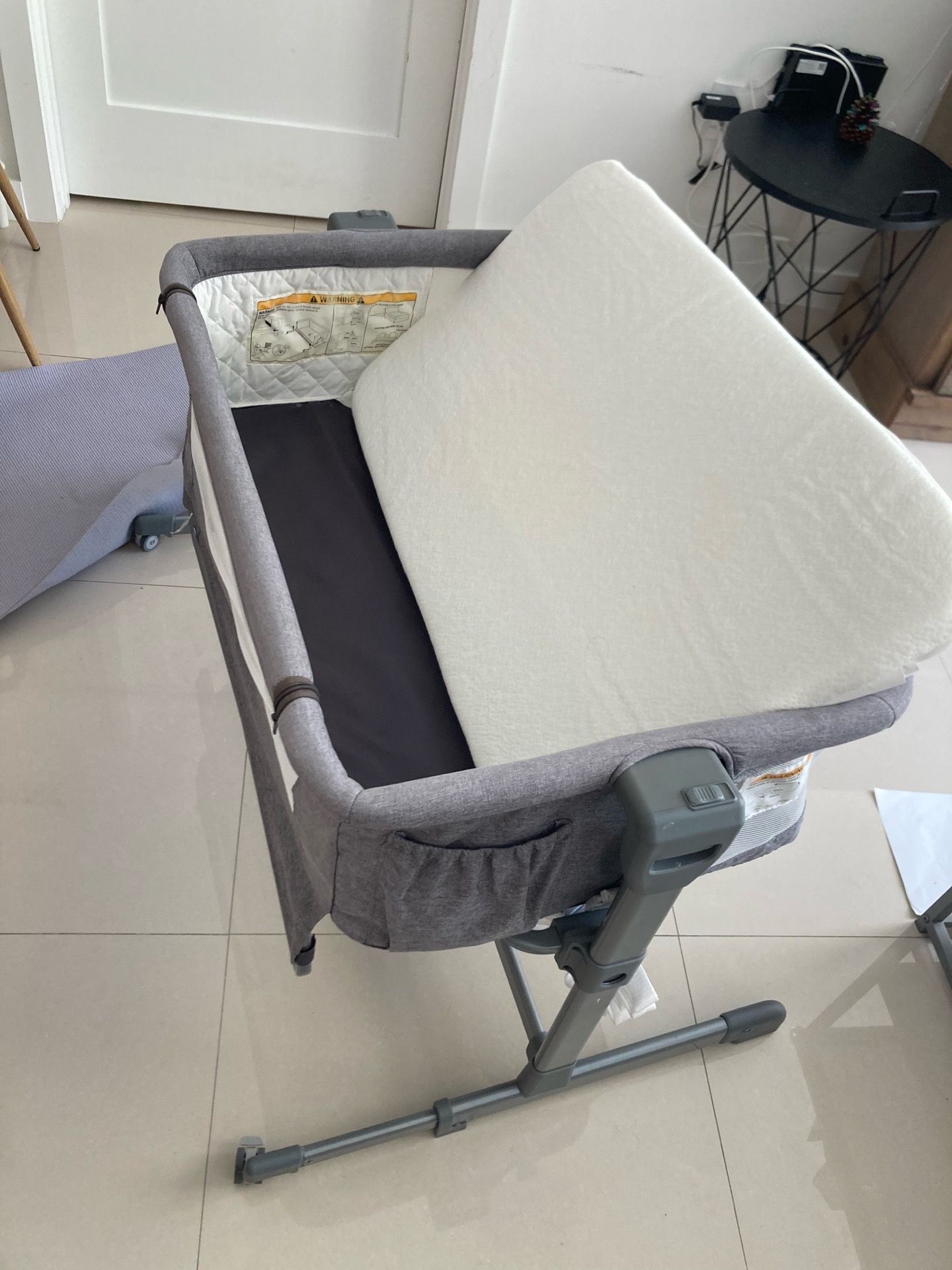 Baby crib Delta children + Neoborn mattress