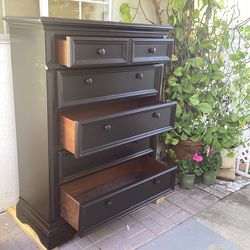 5  DRAWERS DRESSER