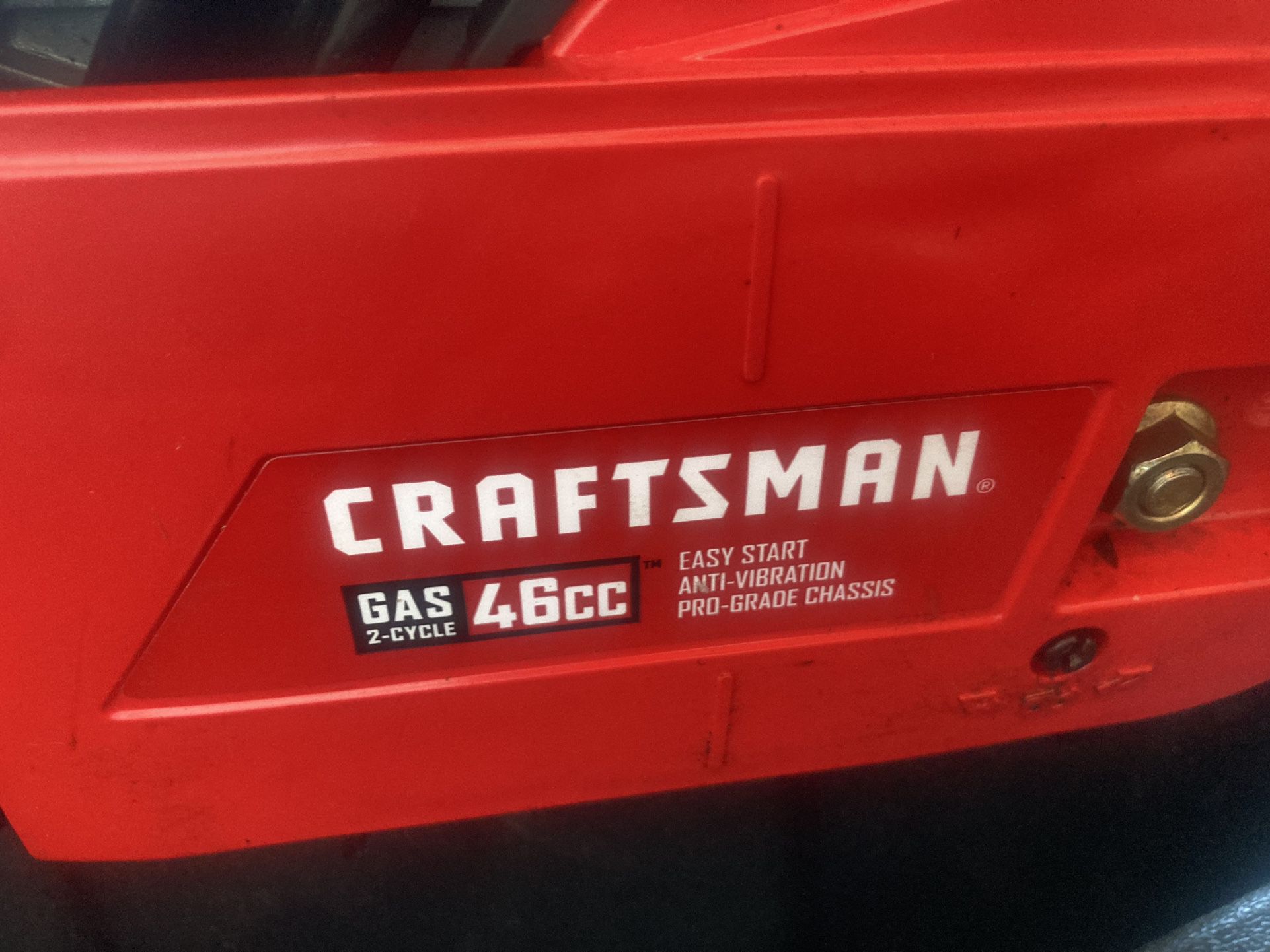BRAND NEW CRAFTSMAN 20” - 48cc Gas Chan Saw With Case @ Extras.