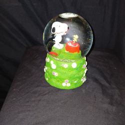 Snoopy Musical Snow Globe