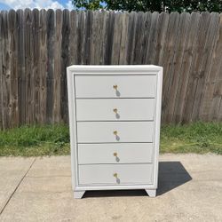 Cajonera 31”W x 18”D x 48”H