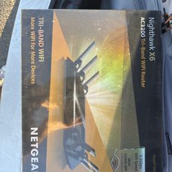 NETGEAR Nighthawk X6 AC3200 Tri-Band WiFi Router (Model R8000)
