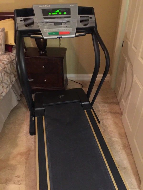 NordicTrack C1900 Treadmill Works Great Brand New Belt $175 OR BEST OFFER CASH ONLY