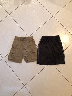 Boys shorts size: 5
