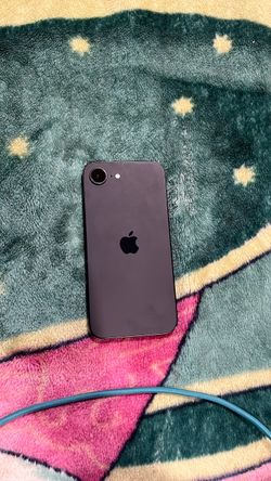 Apple iPhone – Black 16e