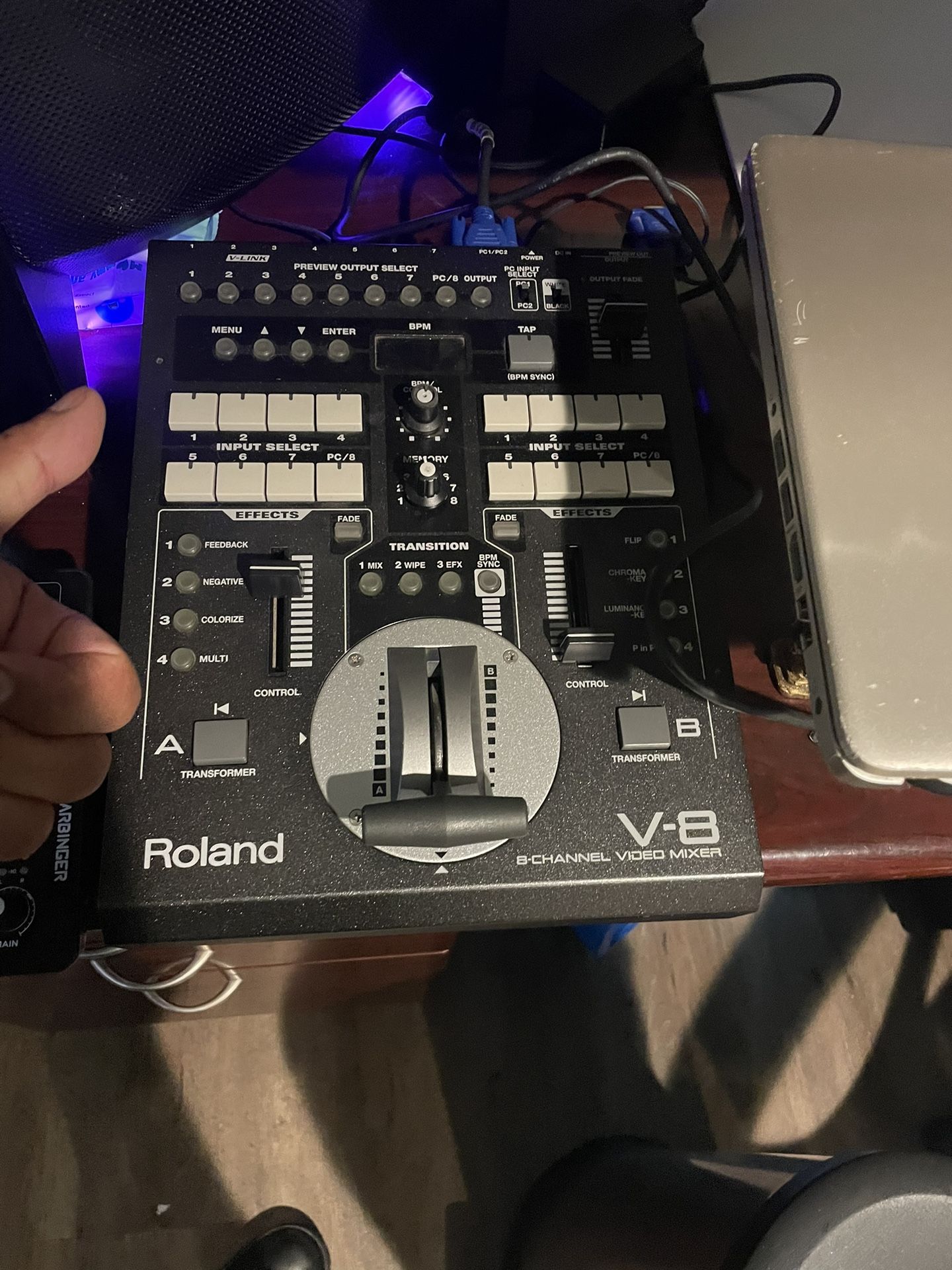 Video Mixer Roland V8