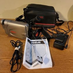 RCA CC6163 Autoshot Steadypix VHS-C Video Camcorder kit. Tested. Working