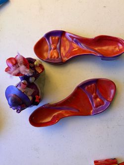 2-red hat, diva shoes