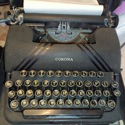 Vintage 1940's Smith Corona Sterling Typewriter manual portable working w. case