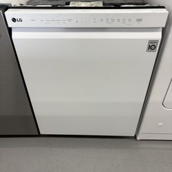LG 24” Front Control Dishwasher With Quadwash, 3rd Rack & Dynamic Dri, 48 dBA