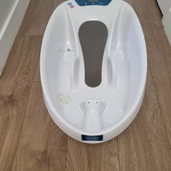 Baby Bath Tub w/ Thermometer and scale