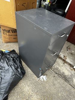 3 drawer filing cabinet Grey or black  no key 