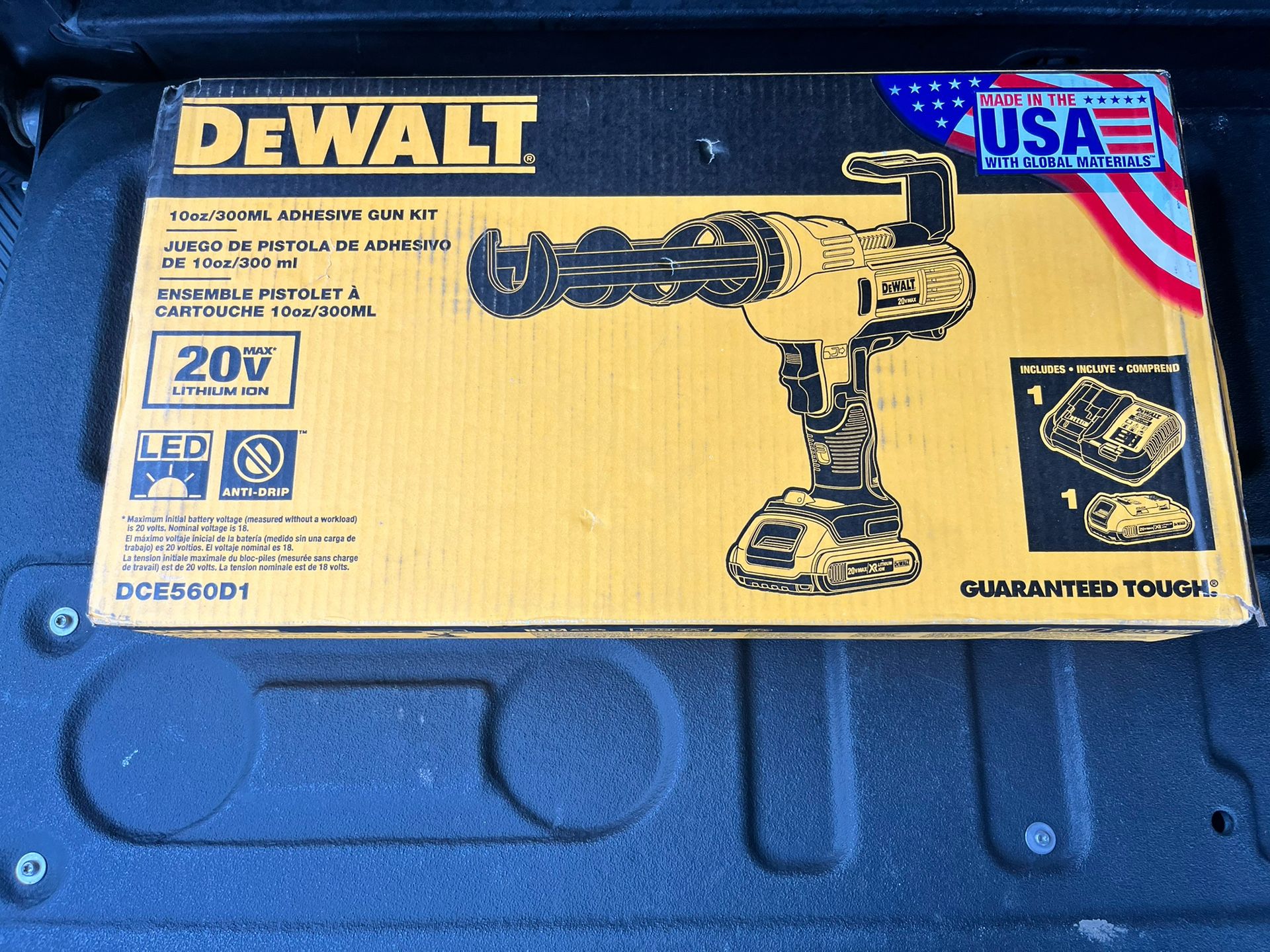 Dewalt 300 ML Adhesive Gun Kit