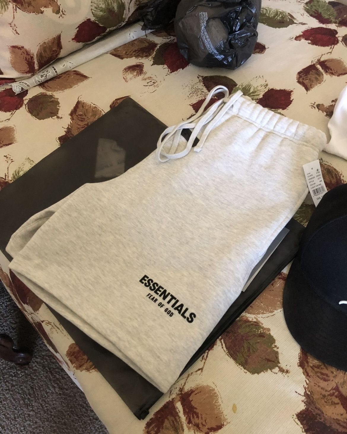 FEAR OF GOD ESSENTIALS SHORTS