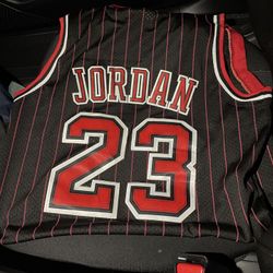 Authentic Jersey Chicago Bulls Alternate 1996-97 Michael Jordan