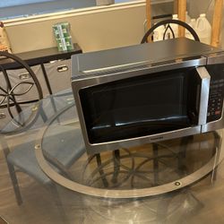 Toshiba 900 Watt Microwave 