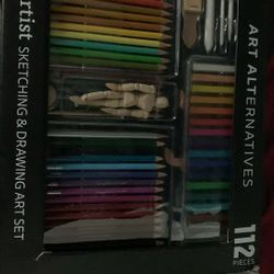 Art Set With 112 Pieces Of Equipment 