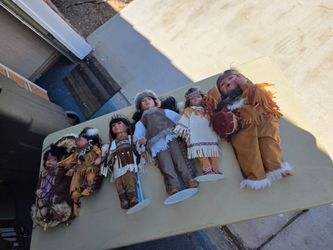 For sale 6 indian dolls