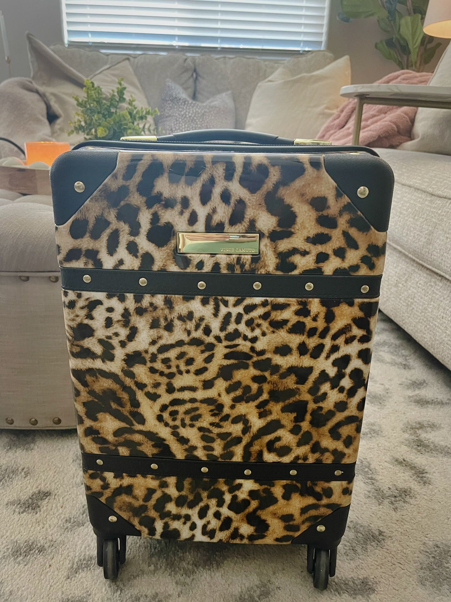 Vince Camuto Leopard Luggage 20 Inch-Hardcover for Sale in Sun City, AZ -  OfferUp