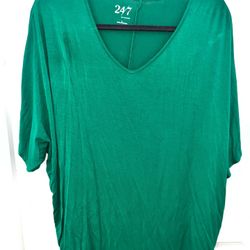 Maurices Green Large 24/7 Tshirt 
