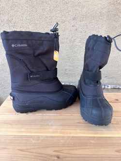 Columbia snow boots. Size 3Y.