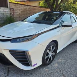 2018 Toyota Mirai Salvage Title, Runs Like New CORRE COMO Nuevo $5200
