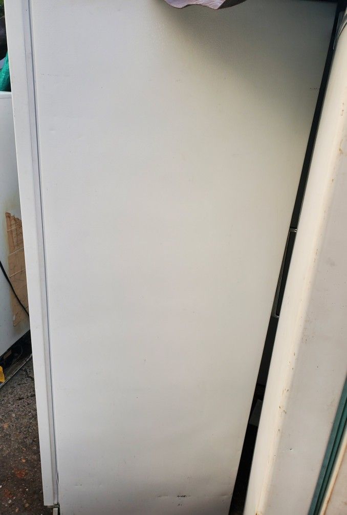 **PENDING**Frigidaire 20 Cu Ft Upright Freezer FrostFree Frostless for