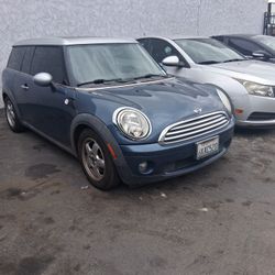 2009 MINI COOPER CLUBMAN BASE 2 OWNER EXCELLENT CONDITION DAILY DRIVER NOT WILLING TO TAKE $1000 OR MORE OFF 