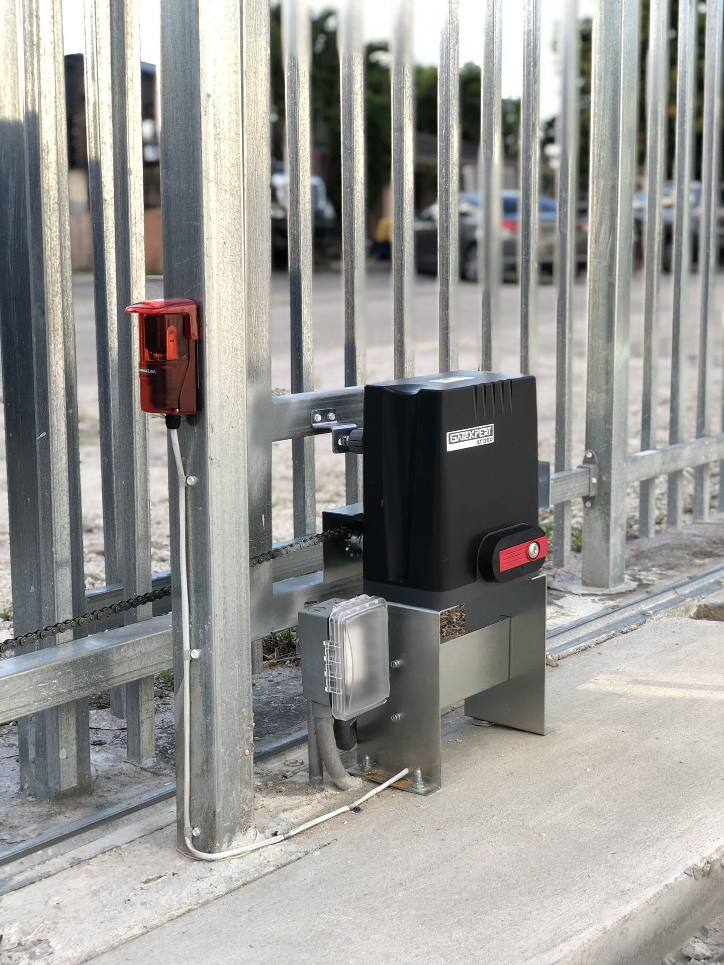 Automatic Gate Opener // 2 Remotes // 1 Year Warranty