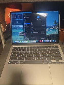 2022 Macbook Air - M2 - 13" - 8gb - 256gb SSD -  A2681 -  Tahoe OS - Pristine condition w/box - $500
