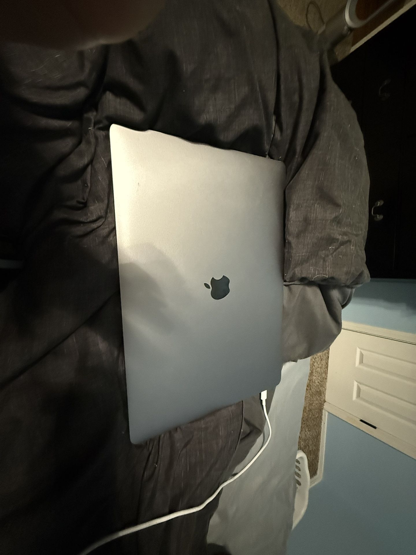 2018 MacBook Pro 16gb Ram 1 Tb Hard Drive Laptop